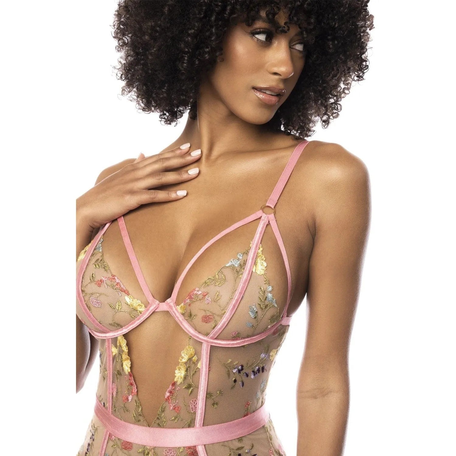 Body en dentelle brodée rose Mapalé, motifs floraux colorés, bretelles réglables, élégance et séduction raffinée.