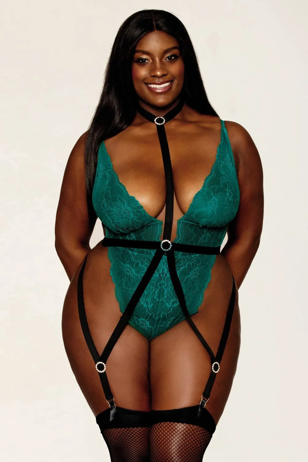 Body grande taille vert en dentelle fine avec ouverture à l'entrejambe, élégant et sensuel pour sublimer les courbes.