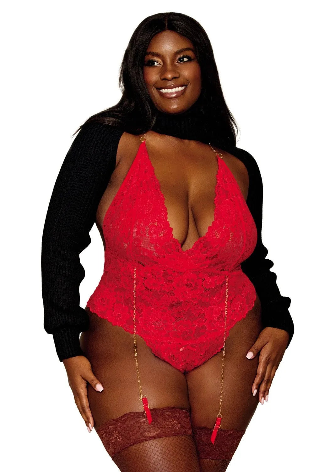 Body rouge grande taille en dentelle florale avec porte-jarretelles chaînettes et chaîne dorée au cou.