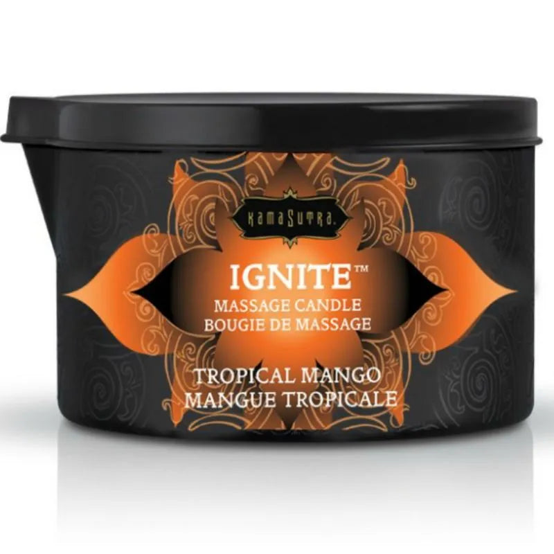 Bougie de massage noire, étiquette orange, parfum mangue tropicale, ambiance relaxante et sensuelle.