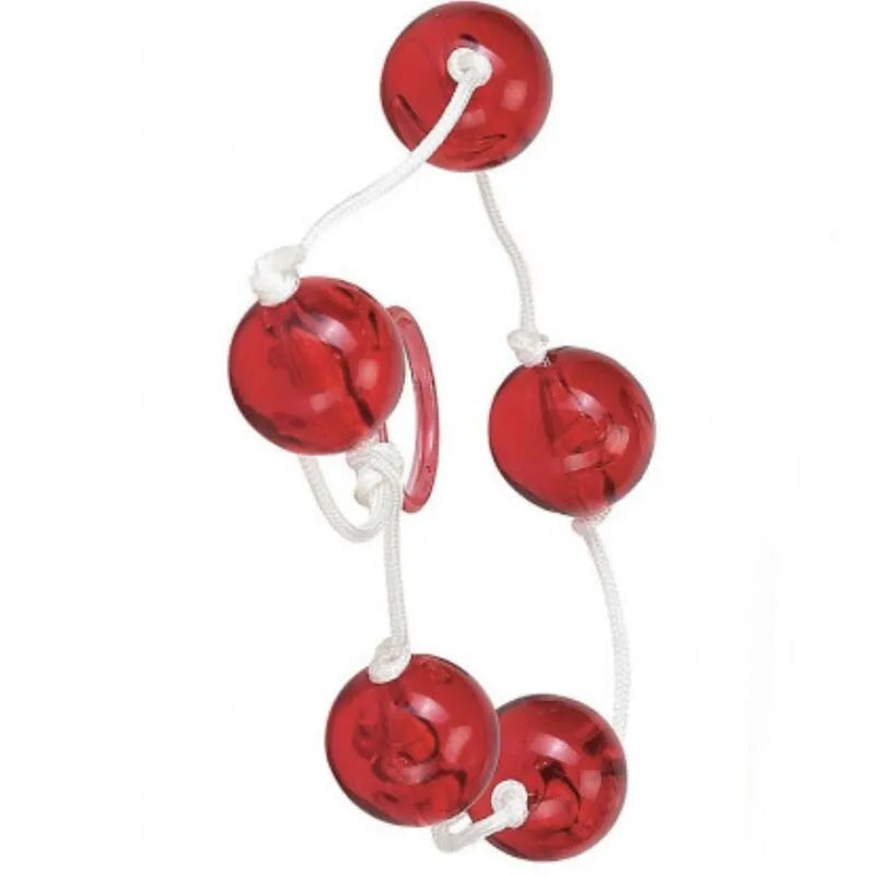 Chaîne de cinq boules anales rouges en plastique transparent, idéale pour débutants, sur fond blanc.