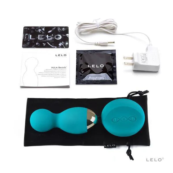 Boules de plaisir rotatives vibrantes bleues avec télécommande, chargeur et accessoires sur fond blanc.