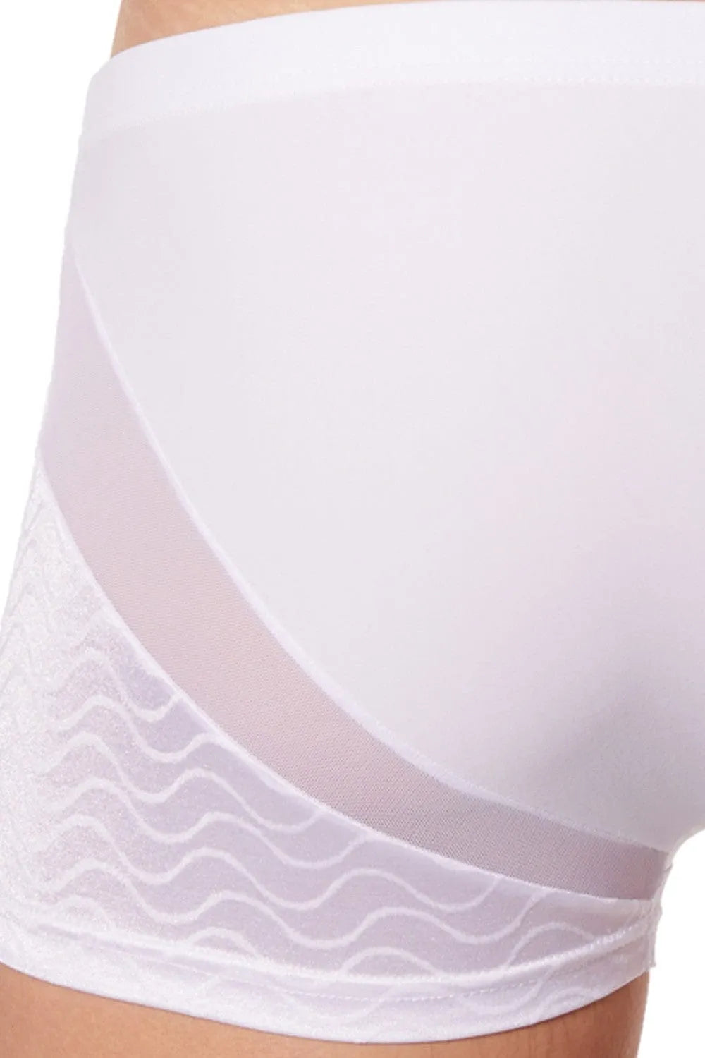 Boxer blanc satiné avec motifs vagues, maille fine à l'avant, design élégant et raffiné pour homme.