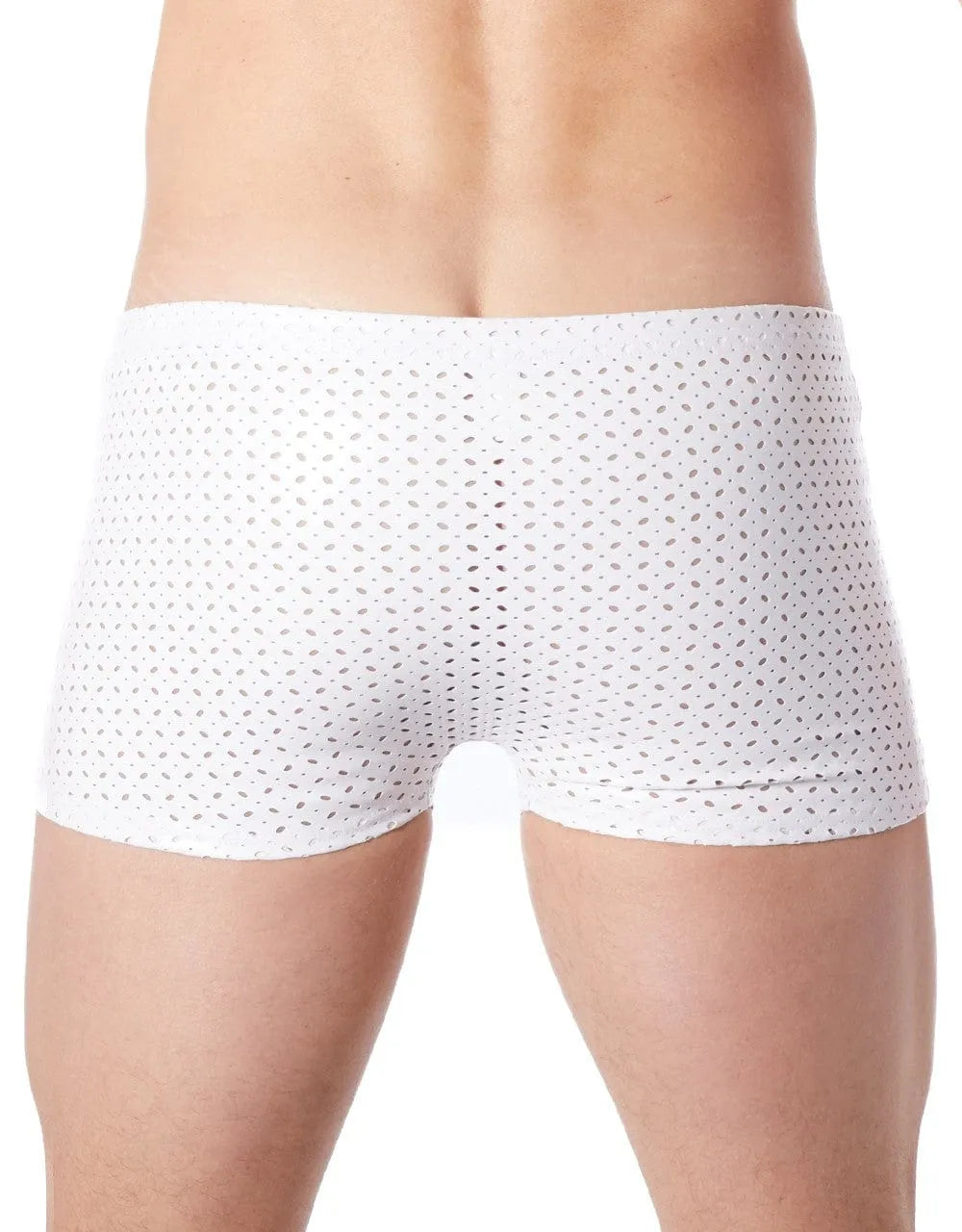 Boxer homme blanc en vinyle ajouré, moulant et élégant, avec petits trous discrets, style unique et intemporel.