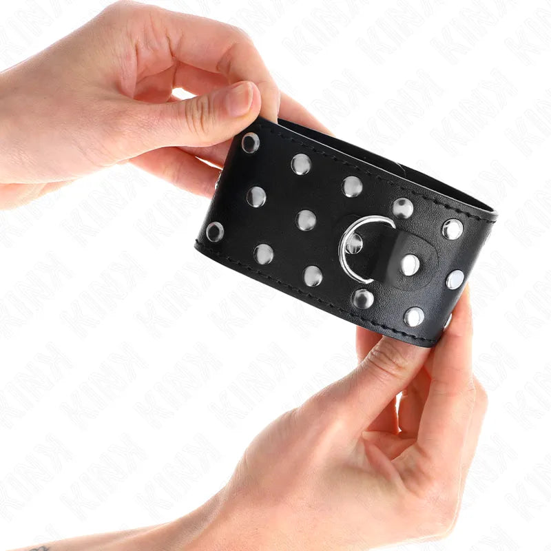 Bracelet BDSM en cuir noir avec rivets métalliques, design haut de gamme, ajustable et confortable pour séances sécurisées.