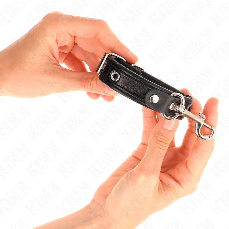 Bracelet BDSM en cuir noir véritable avec boucle métallique, design élégant et confortable, idéal pour pratiques sécurisées.