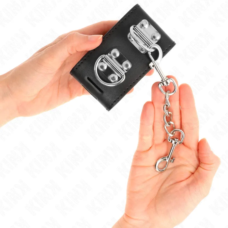 Bracelet BDSM cuir noir haute qualité avec chaîne métallique, design élégant et robuste pour expériences Kink sécurisées.