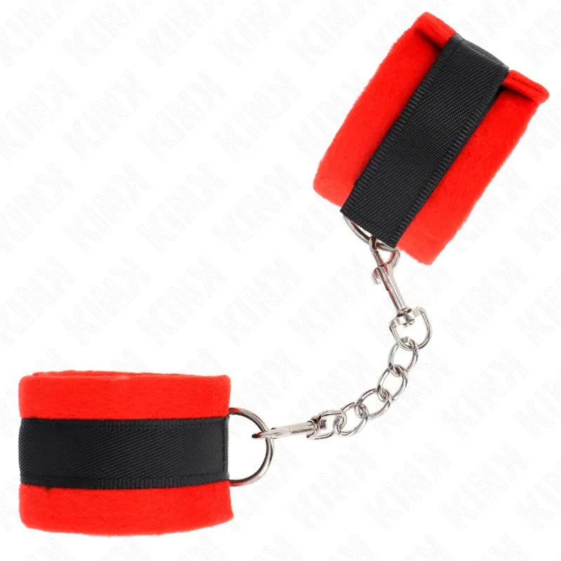 Bracelets BDSM rouges en cuir végétalien avec chaîne, confortables et durables, pour sessions éthiques et élégantes.