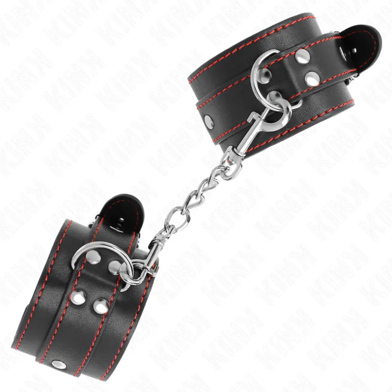 Bracelets BDSM en cuir végétalien noir avec coutures rouges, chaîne métallique, haute qualité et design éthique.
