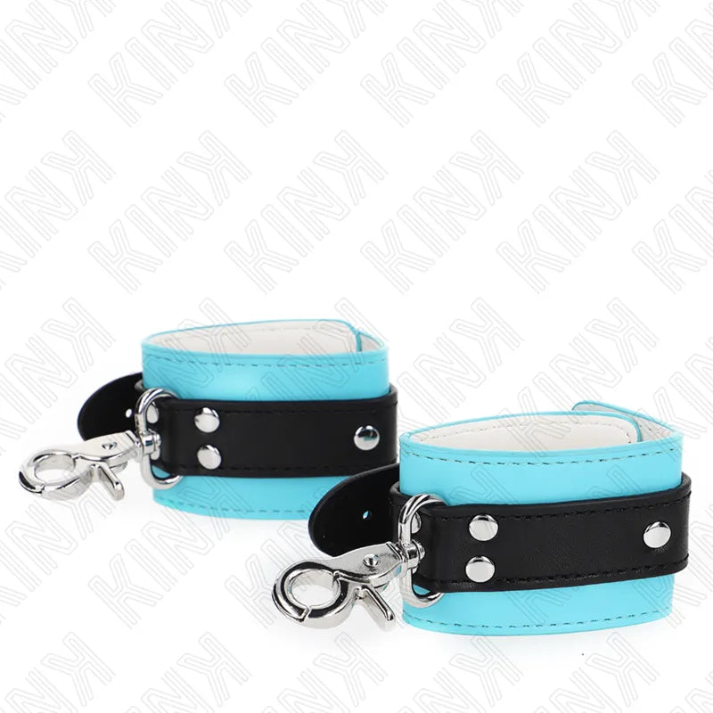 Bracelets BDSM en cuir bleu et noir, doublure douce, attaches métalliques robustes, confort et sécurité optimaux.