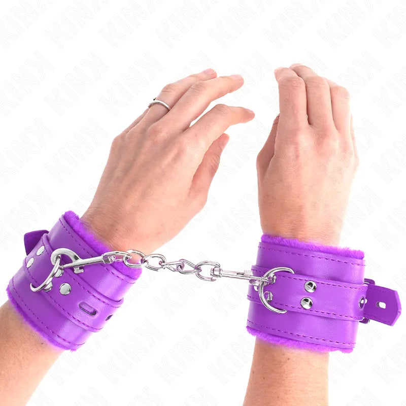 Bracelets BDSM violets en cuir vegan avec chaîne, ajustables pour confort optimal et sécurité, idéals pour pratiques éthiq...