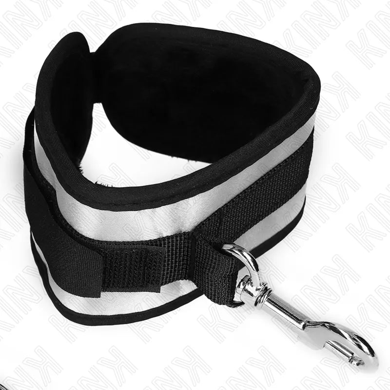 Bracelet BDSM en cuir végétalien noir et argent, design élégant, boucle métallique robuste, respectueux des animaux.