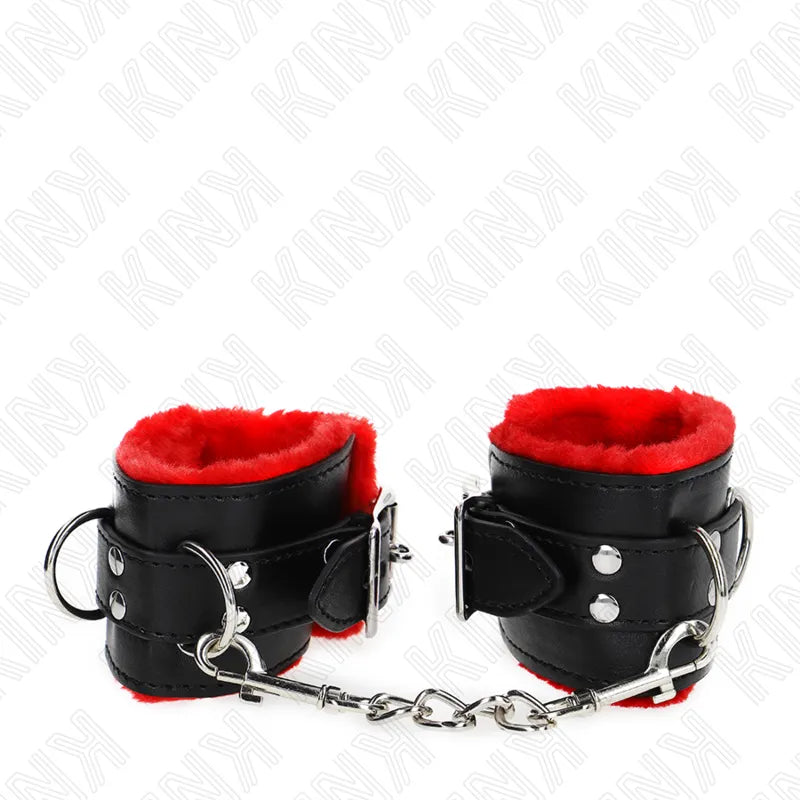 Bracelets BDSM en cuir noir avec doublure rouge, ornés de rivets argentés et chaîne, élégants et robustes.