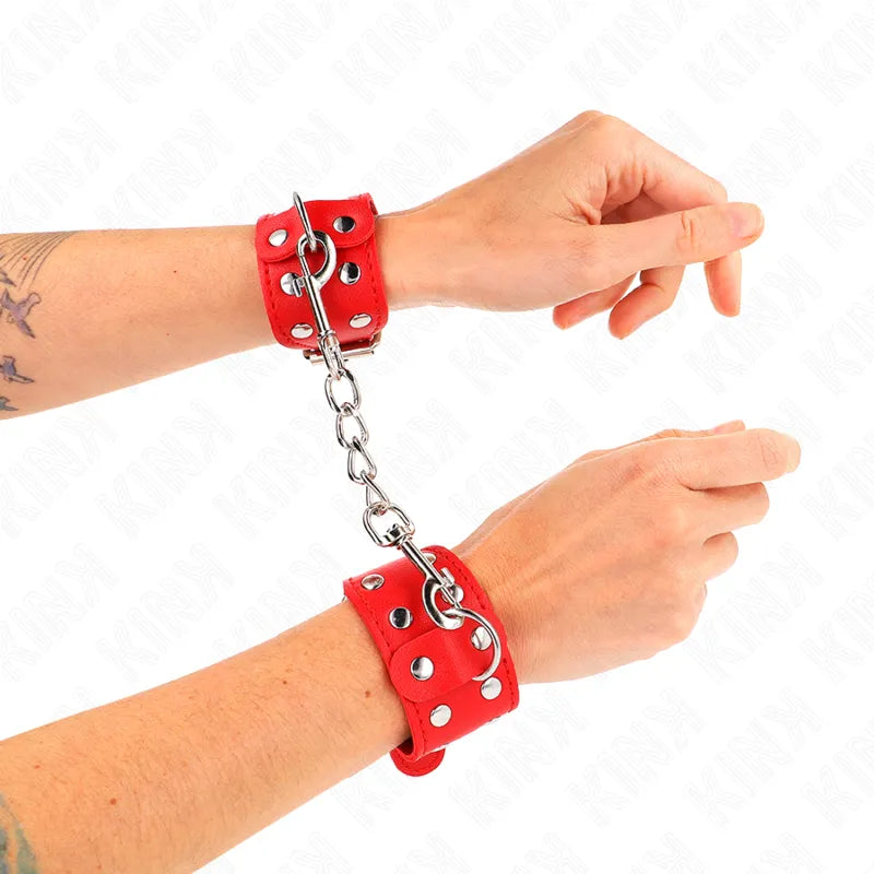 Bracelets BDSM rouges en cuir véritable avec chaîne, design robuste et élégant, pour pratiques sophistiquées.