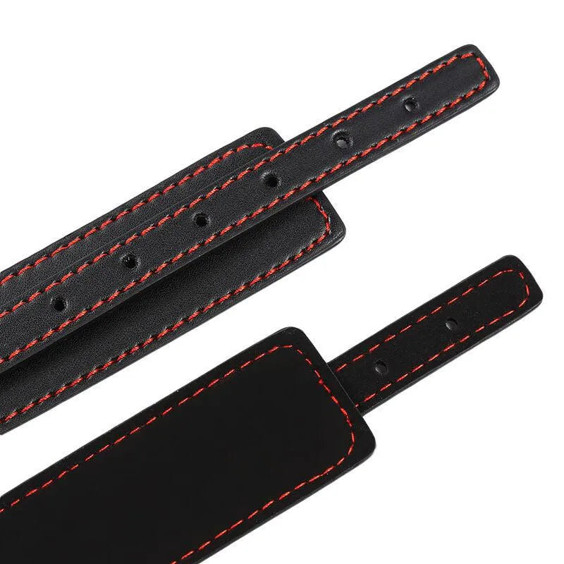 Bracelets BDSM en métal réglables Ohmama, noir avec coutures rouges, design robuste et élégant, taille ajustable.