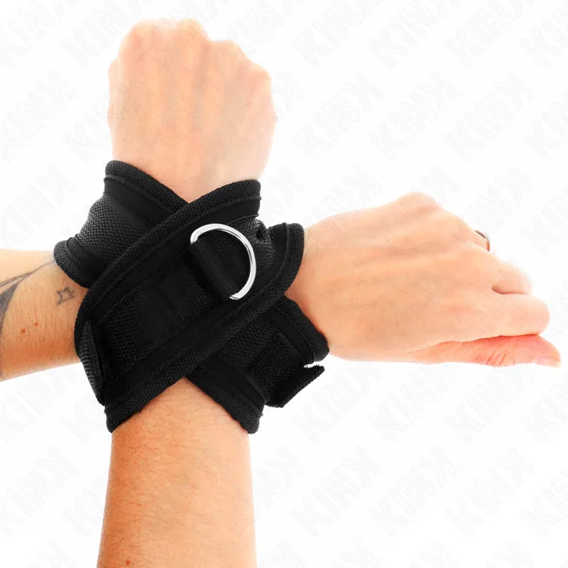 Bracelets BDSM en cuir noir, fermoirs métalliques, design élégant et robuste pour séances de contrôle et plaisir.