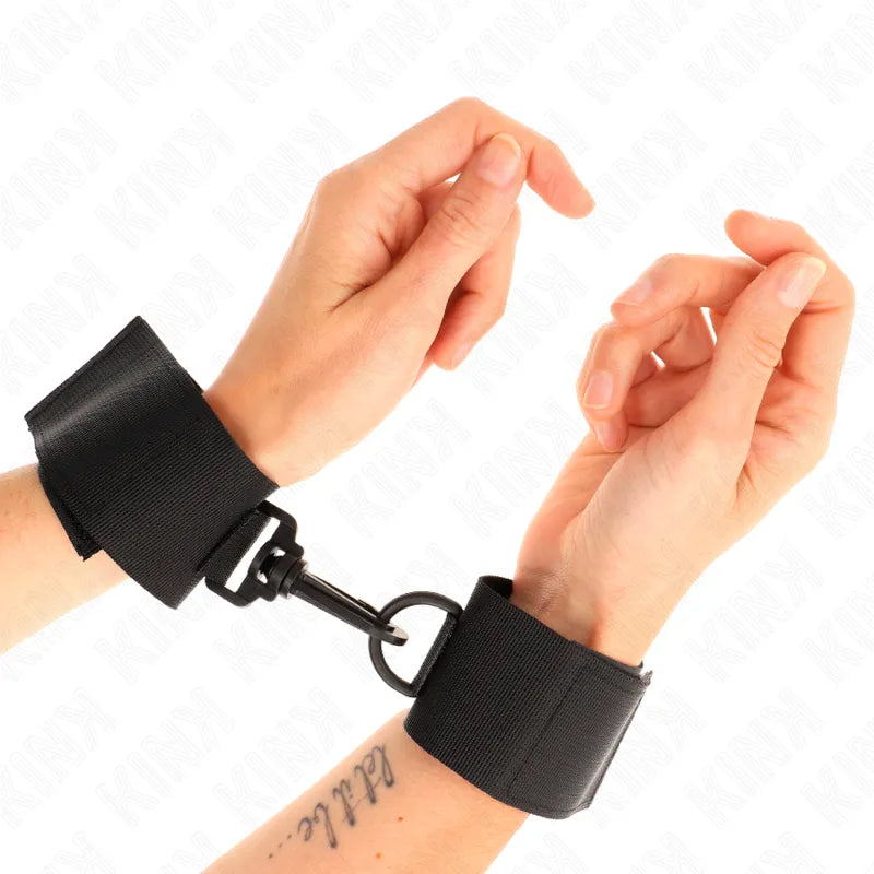 Bracelets en cuir noir BDSM, ajustables, confortables, sécurisés, pour amateurs, avec fermetures robustes.