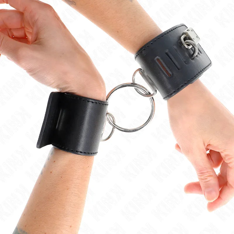 Bracelets en cuir noir BDSM KINK, robustes et élégants, avec boucles métalliques pour confort et durabilité optimale.