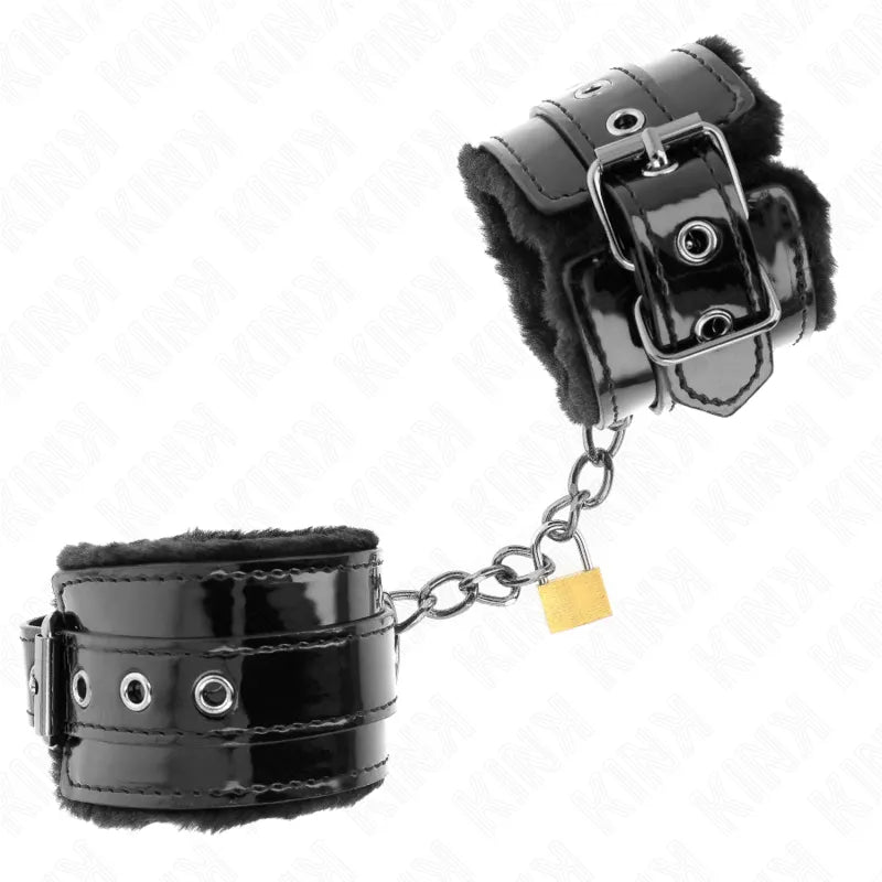 Bracelets BDSM en cuir noir brillant avec doublure douce, chaîne métallique et cadenas, élégance et sécurité.