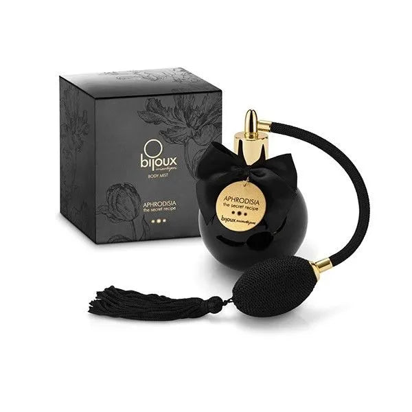 Flacon noir élégant de brume corporelle sensuelle sans alcool avec poire dorée, boîte noire ornée de motifs floraux.