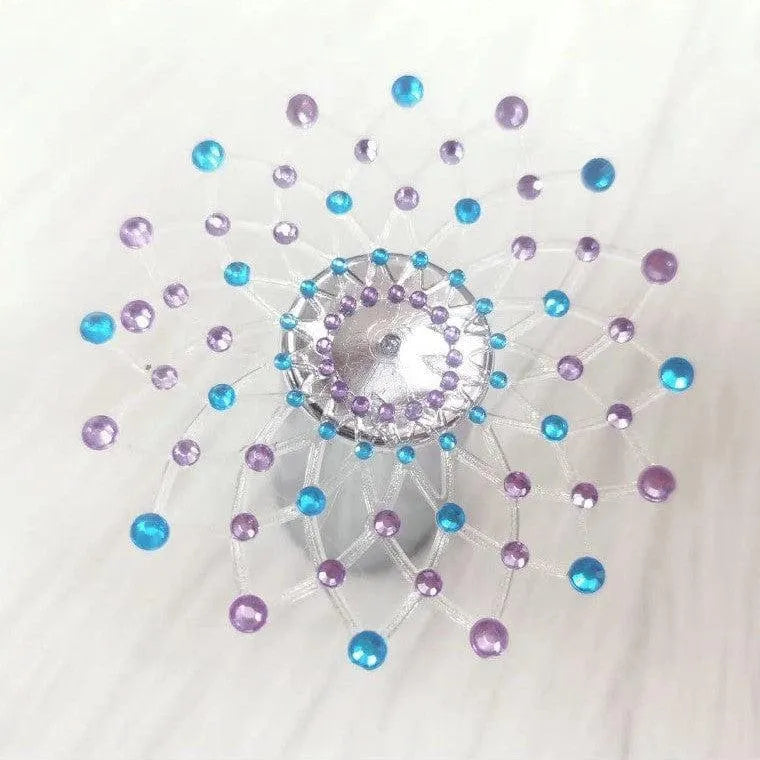Cache-tétons adhésif réutilisable orné de strass bleu et violet, design étincelant, glamour et élégant.