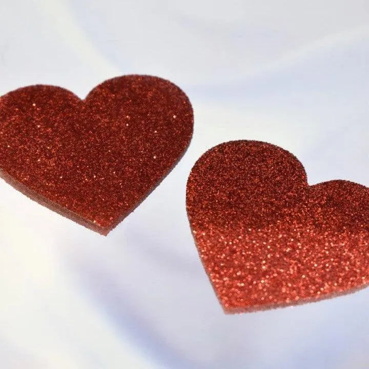 Cache-tétons cœur rouge pailleté, élégants et raffinés, parfaits pour sublimer la silhouette lors d'occasions spéciales.