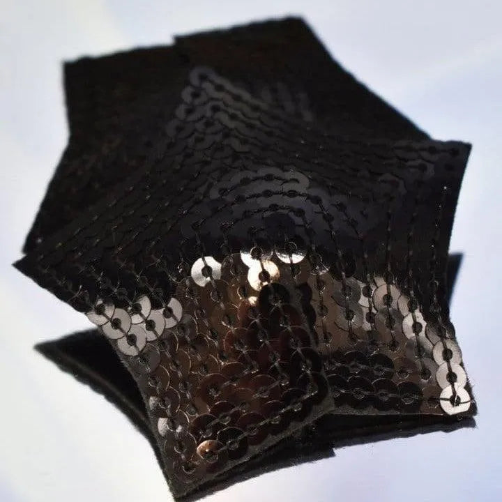 Caches mamelons étoile noirs à sequins brillants, adhésifs et réutilisables, élégants pour occasions spéciales.