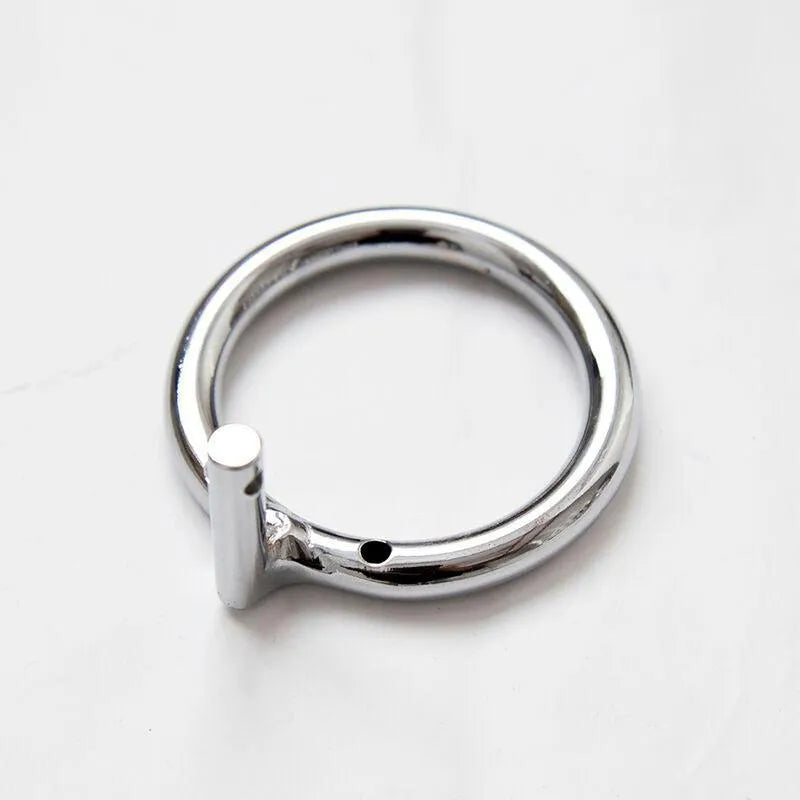 Cage à pénis en métal hypoallergénique Ohmama, acier inoxydable, design sécurisé, finition argentée brillante.