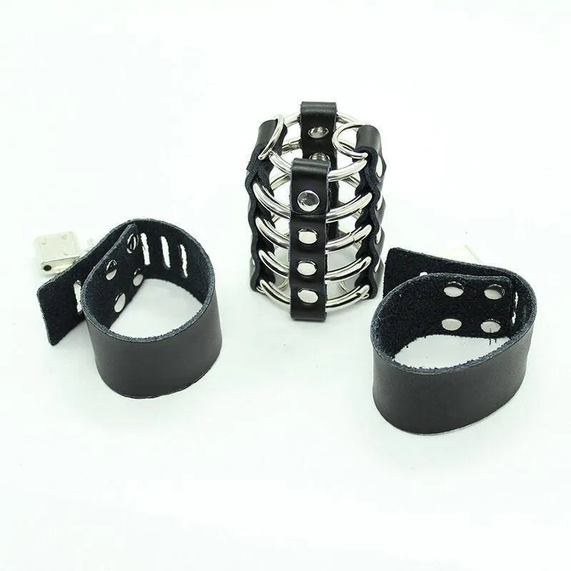 Cage pénis testicules en métal réglable, anneaux argentés, sangles noires ajustables, design sécurisé et confortable.