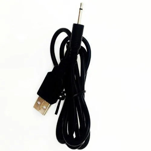 Chargeur USB noir Pretty Love avec câble intégré, design compact pour recharge rapide d'appareils électroniques.