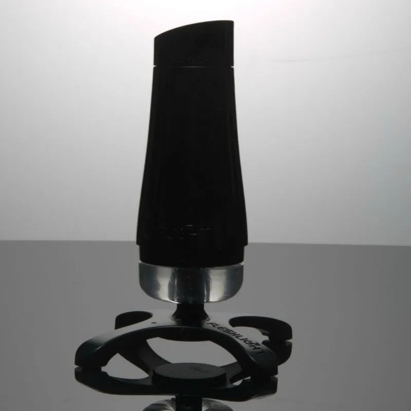 Chauffe-manches Fleshlight noir, forme cylindrique, base transparente, résistant à l'eau pour expérience réaliste.
