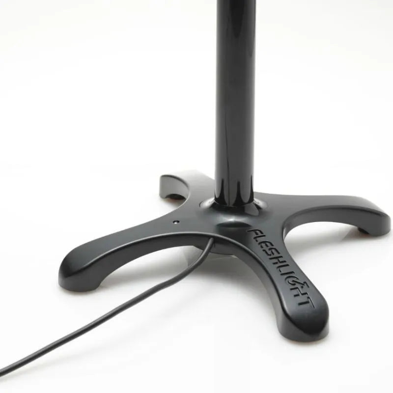 Chauffe-manches Fleshlight noir, base stable, câble d'alimentation, résistant à l'eau, pour une expérience réaliste.