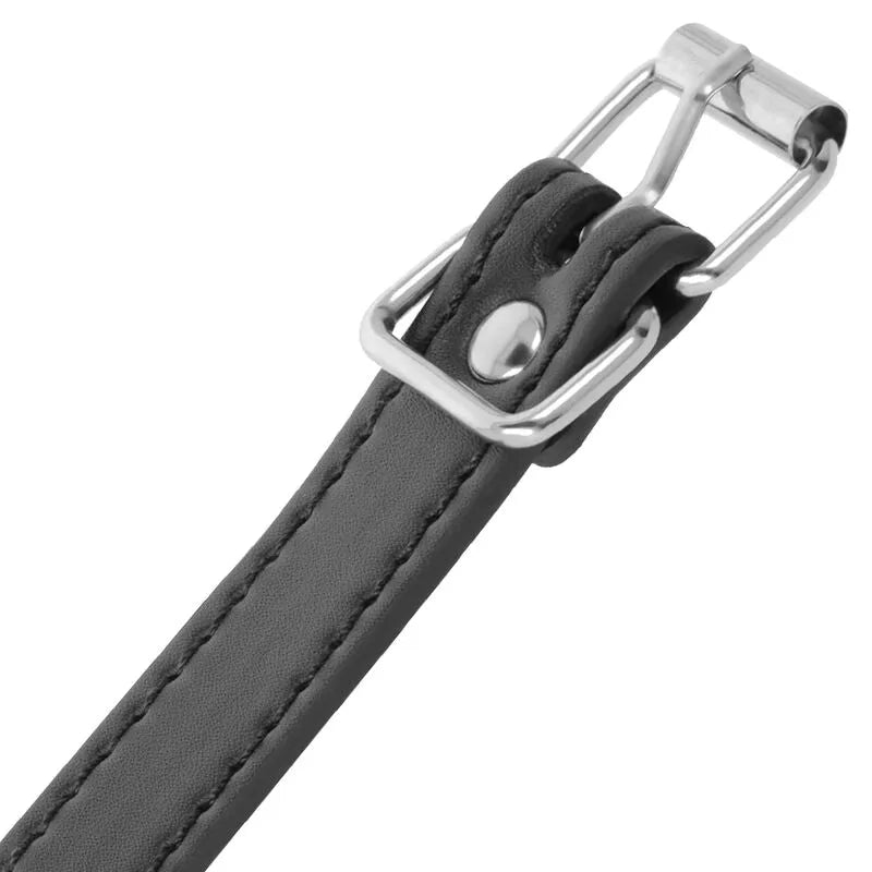 Cockring BDSM vegan noir avec chaîne métal argentée, cuir synthétique doux, boucle ajustable, sans nickel.