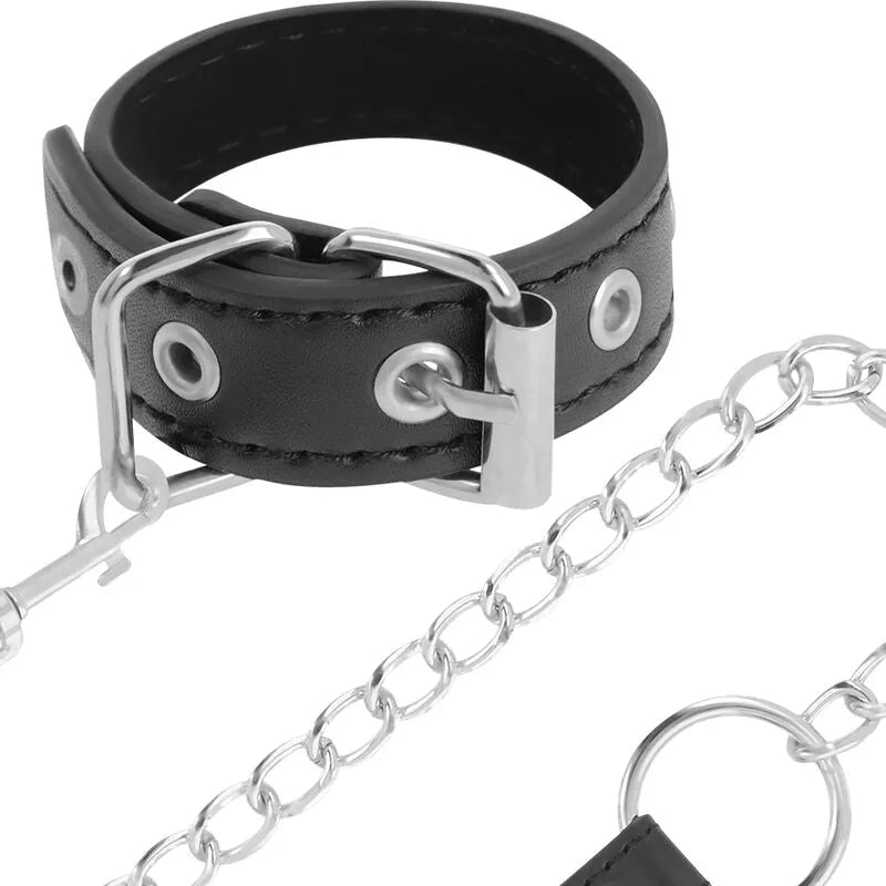 Cockring BDSM vegan noir avec chaîne métal argentée, cuir vegan doux, fermoirs robustes, design éthique et fonctionnel.