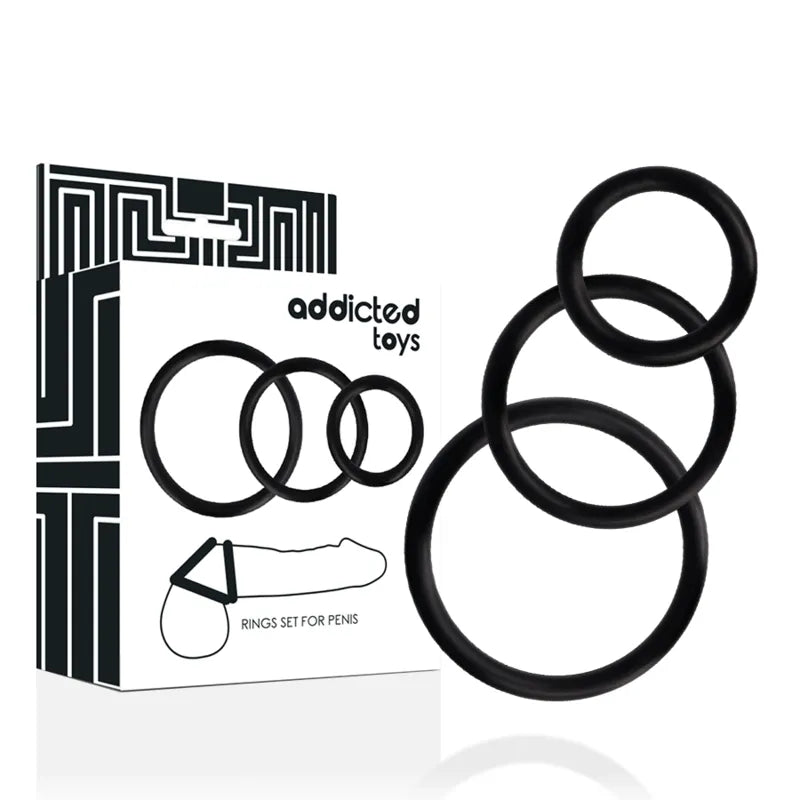 Cockring noir en caoutchouc super élastique, forme circulaire, sur fond blanc avec boîte Addicted Toys.