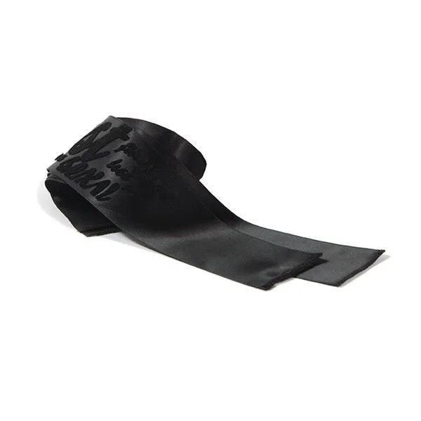 Cockring vibrant noir en silicone, vibrations puissantes pour stimulation intense et confort optimal lors des jeux intimes.