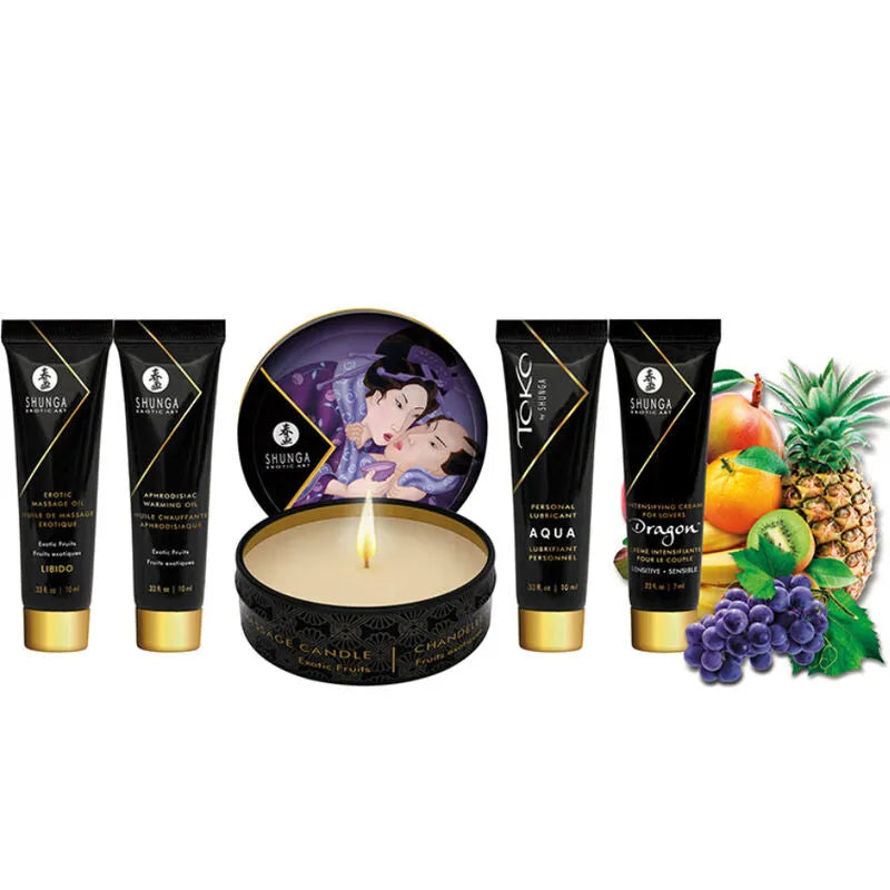 Coffret Shunga pour couples avec huiles et bougie, design élégant noir et or, fruits exotiques en arrière-plan.