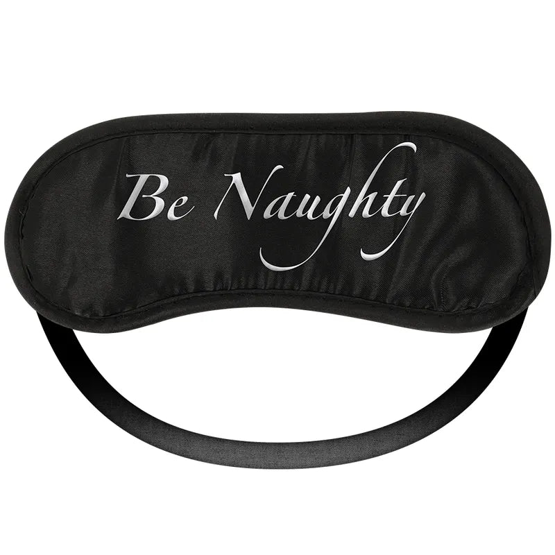 Masque noir en satin avec inscription Be Naughty, accessoire du Coffret Jeux Sensuels Pour Couples Ohmama.