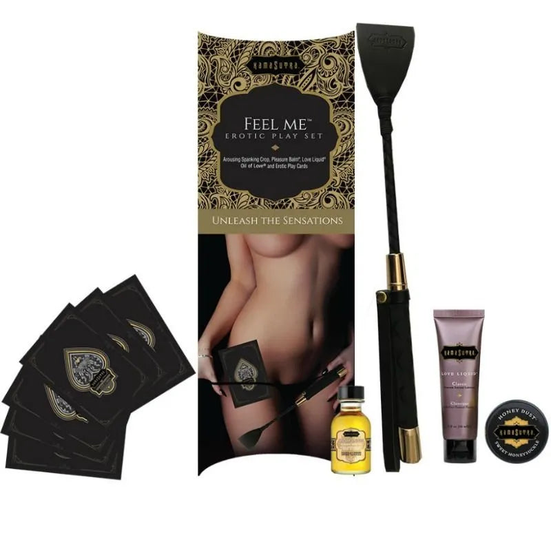 Coffret Érotique Kamasutra édition limitée avec cravache noire, cartes, et produits bodysensual sur fond blanc.