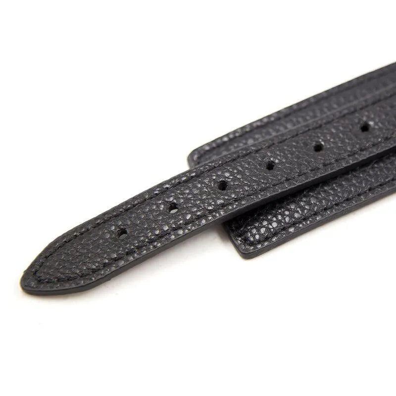 Collier laisse en simili cuir noir motif serpent, texture élégante et durable, accessoire sophistiqué et sensuel.