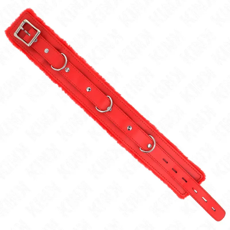 Collier BDSM en cuir rouge avec boucles métalliques, design élégant pour jeux de rôle domination, style sophistiqué.