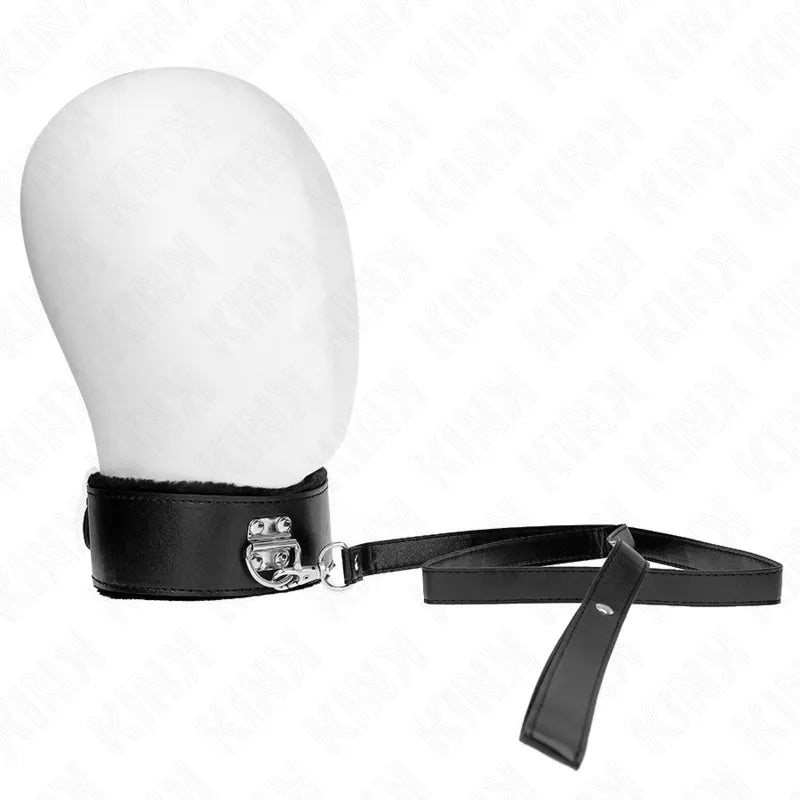 Collier BDSM en cuir noir élégant, ajustable, avec boucle métallique, sur fond blanc.