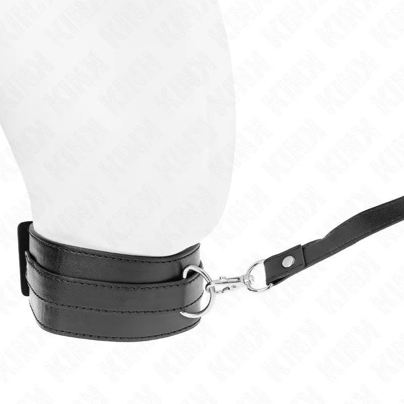 Collier BDSM en cuir noir élégant et réglable avec boucle métallique, design sophistiqué pour confort et style.