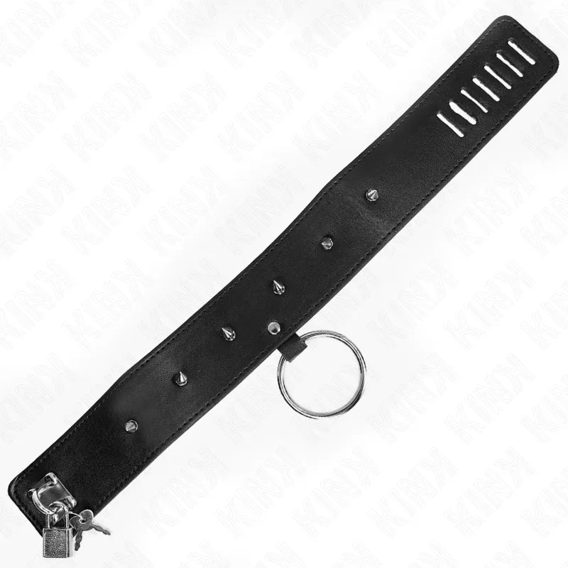 Collier BDSM noir en cuir végétalien avec anneau métallique et fermoir ajustable, élégant et éthique.