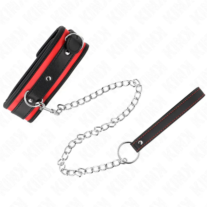 Collier BDSM cuir noir et rouge avec chaîne en métal, design élégant et ajustable pour confort et style.