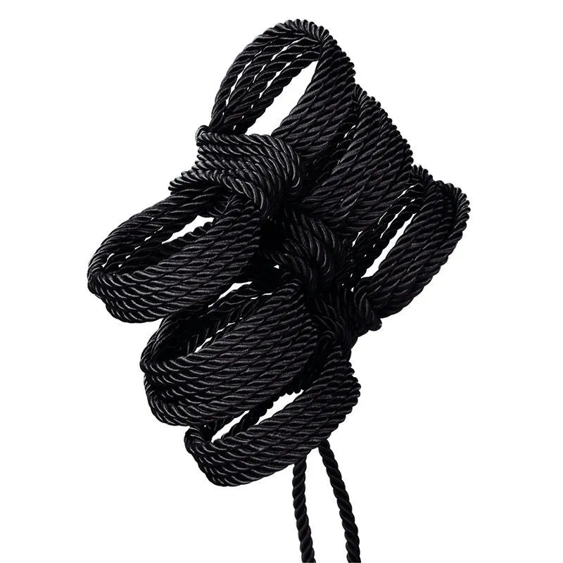 Corde BDSM noire en coton 10M, texture douce, torsadée, idéale pour ligatures sécurisées et esthétiques.