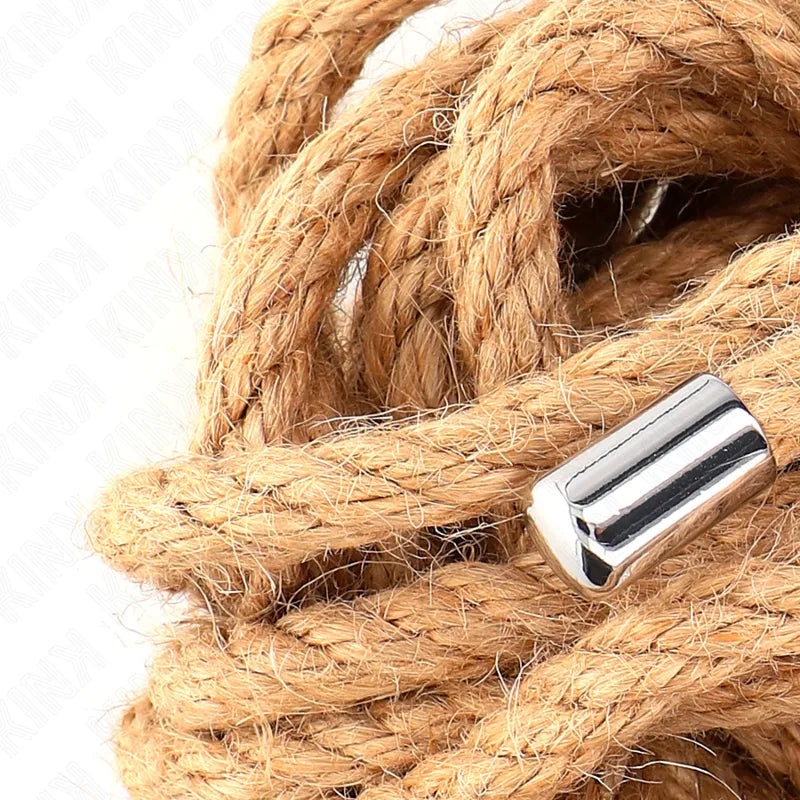 Cordes de bondage en coton beige pour débutants, texture douce, confort optimal, attaches sécurisées.