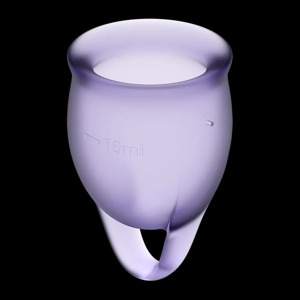 Coupe menstruelle en silicone médical violet translucide, capacité 15 ml, design ergonomique pour débutantes et expertes.
