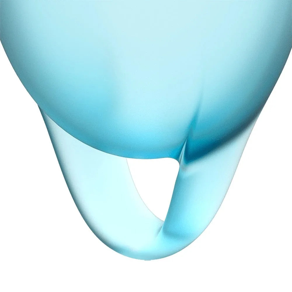 Coupe menstruelle bleu clair en silicone médical, design ergonomique, capacité 15-20 ml, pour flux légers à modérés.