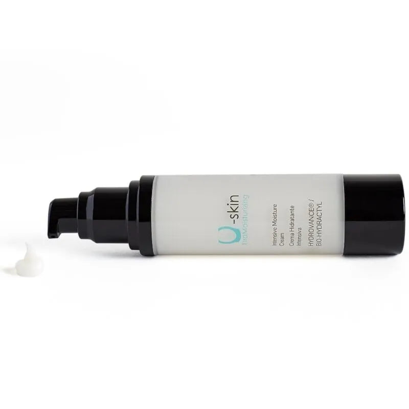 Crème hydratante U-Skin XtraMoisturizing, flacon pompe noir et blanc, idéale pour préparation tatouage laser.